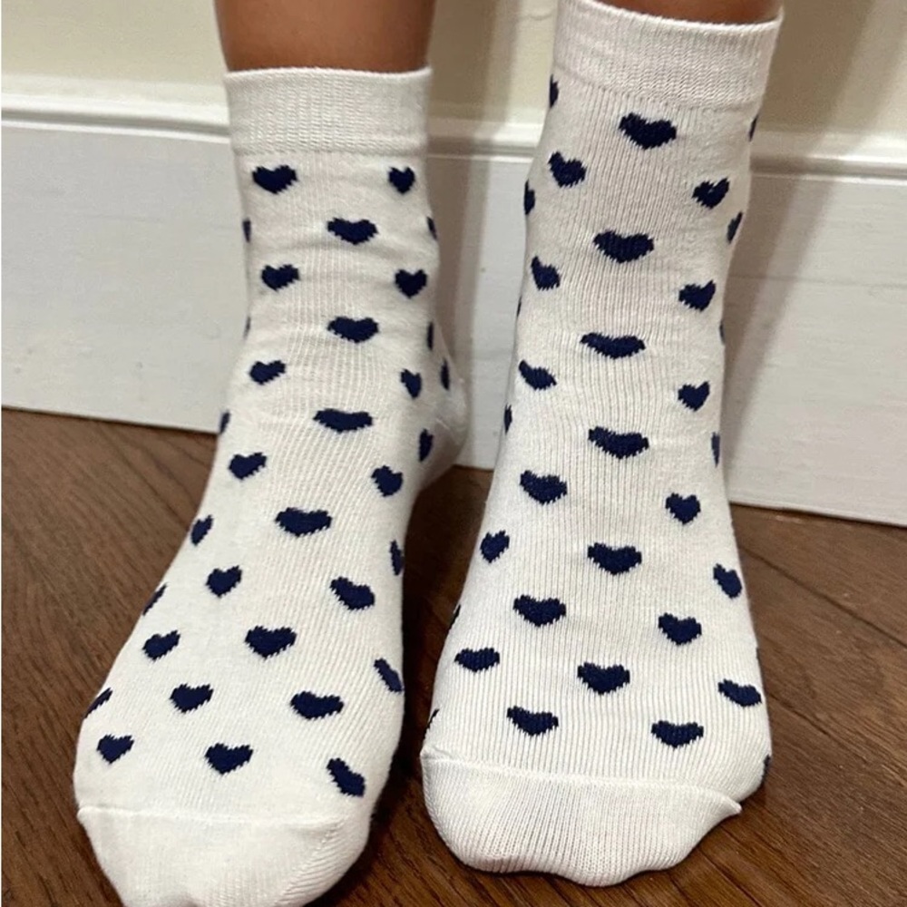 LAST PAIR Brandy Melville White and Navy Hearts Socks - Picture 2 of 3